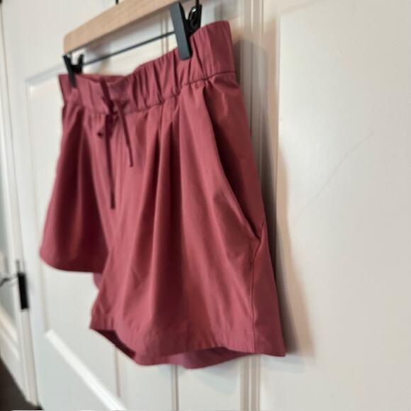 Lululemon Stroll at Sundown 3" Shorts Size: 8 Color: Cherry Tint - Picture 5 of 10
